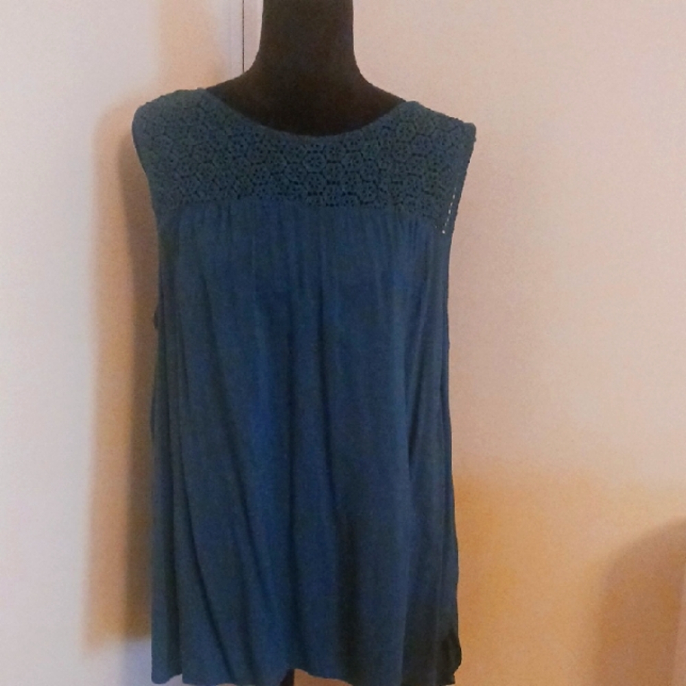 Old Navy Blue Sleeveless Tank Top with Crew Neck and Pleated Relaxed Style